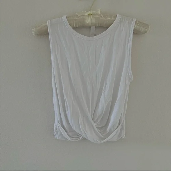ALO Yoga white cropped top size xs - Picture 2 of 6